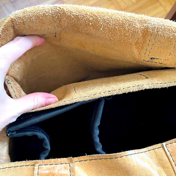 Copper River Bag Co 10” camera bag, light tan, full leather - Picture 5 of 7